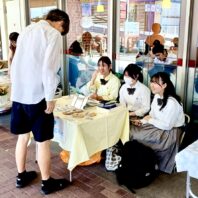 西南学院高校生がハンドメイドマルシェで「手作り×寄付」プロジェクトを実施しました。